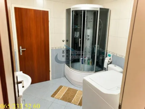 Prodaja, kuća, 190m², Centar, Inđija - image 13
