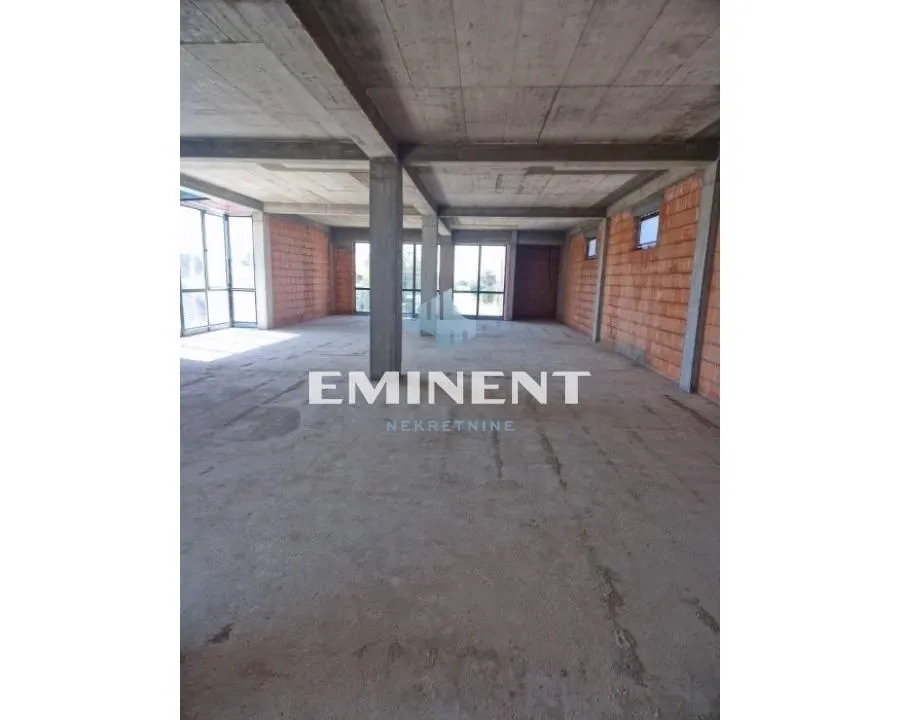 Rent, office space, 560m², Novi Banovci, Stara Pazova