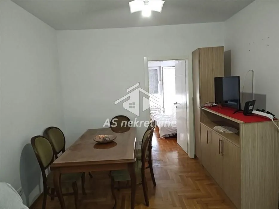 Izdavanje, dvosoban stan, 52m², Đeram Pijaca, Beograd