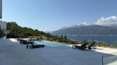 Sale, house, 350m², Kotor, Crna Gora - image 2