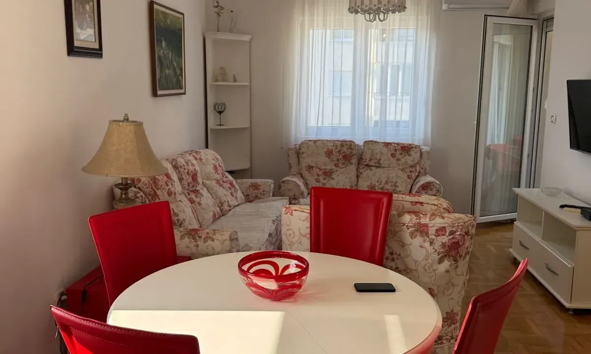 Izdavanje, dvosoban stan, 70m², Seljanovo, Tivat