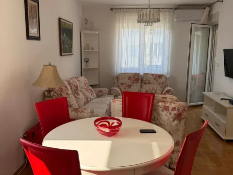 Rent, two bedroom apartment, 70m², Seljanovo, Tivat - image 1