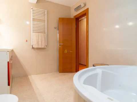 Izdavanje, trosoban stan, 120m², Momišići, Podgorica - image 22