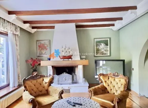 Living room with a fireplace and vintage armchairs. - image 9