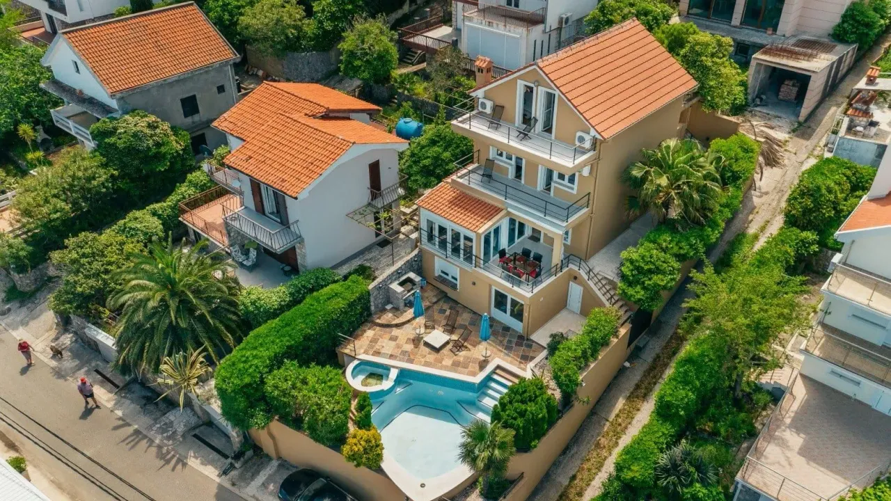 Sale, house, 270m², Bratešići, Kotor