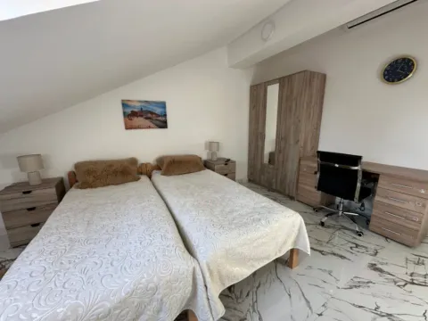 Prodaja, četvorosoban stan, 87m², Centar, Budva - image 12