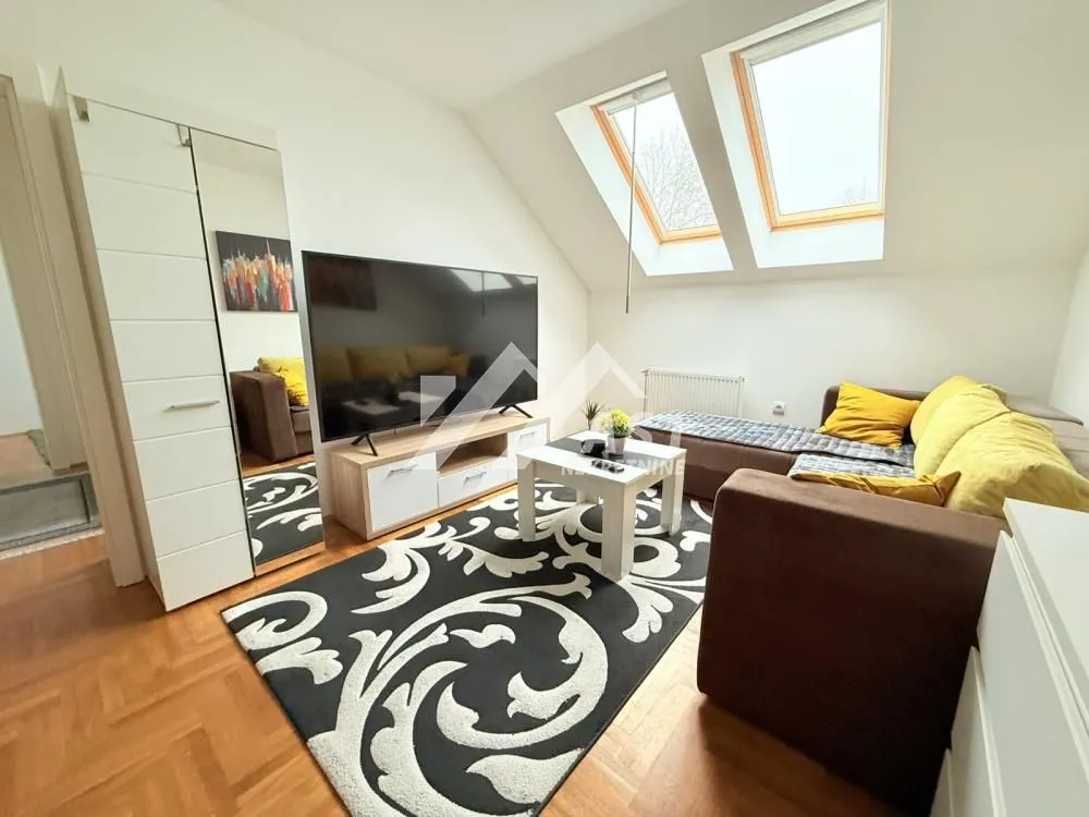 Izdavanje, trosoban stan, 52m², Centar, Novi Sad