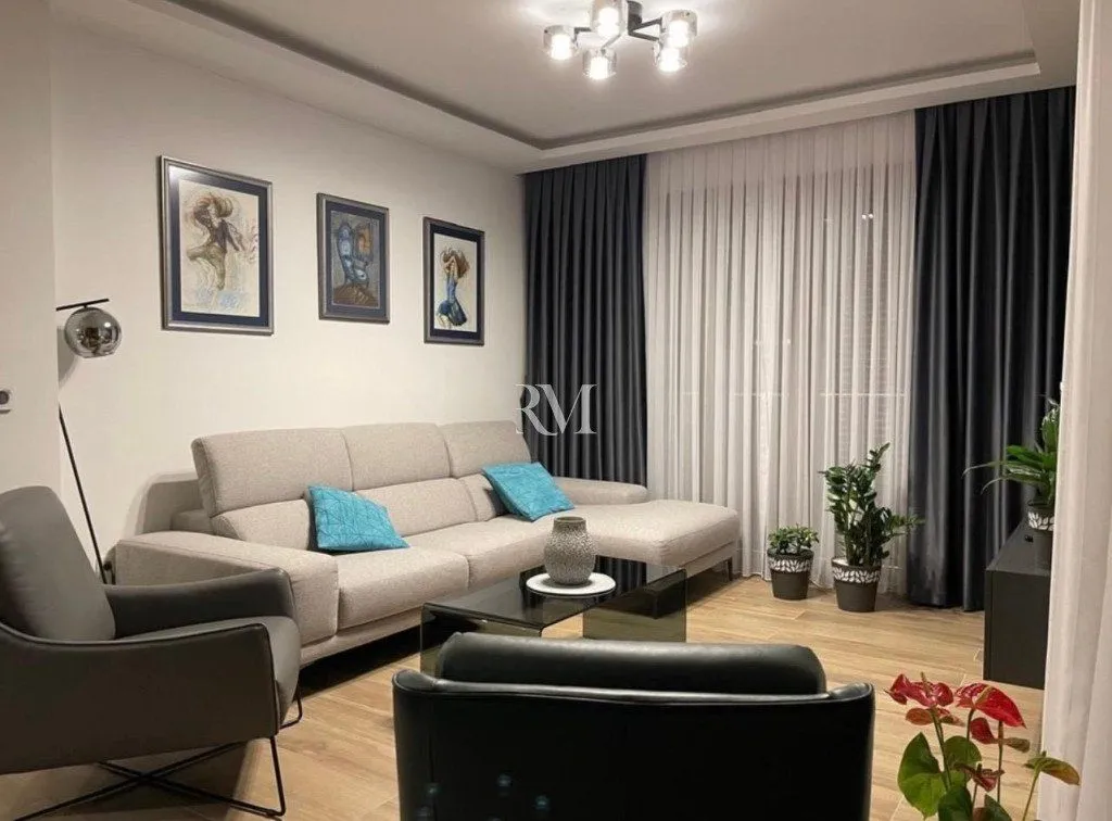 Prodaja, trosoban stan, 98m², Dobrota, Kotor