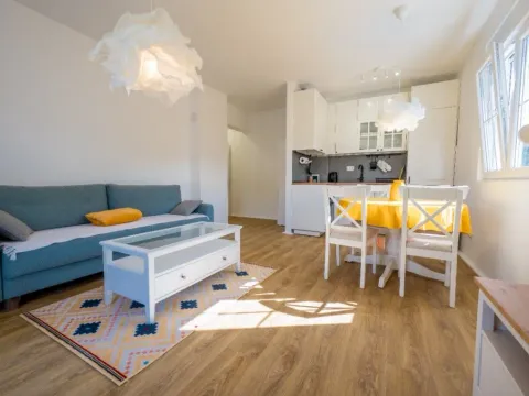 Izdavanje, dvosoban stan, 64m², Gruda, Cetinje - image 3