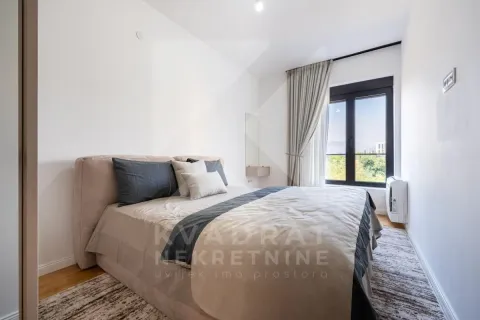 Bright bedroom with a double bed and a window overlooking nature. - image 9