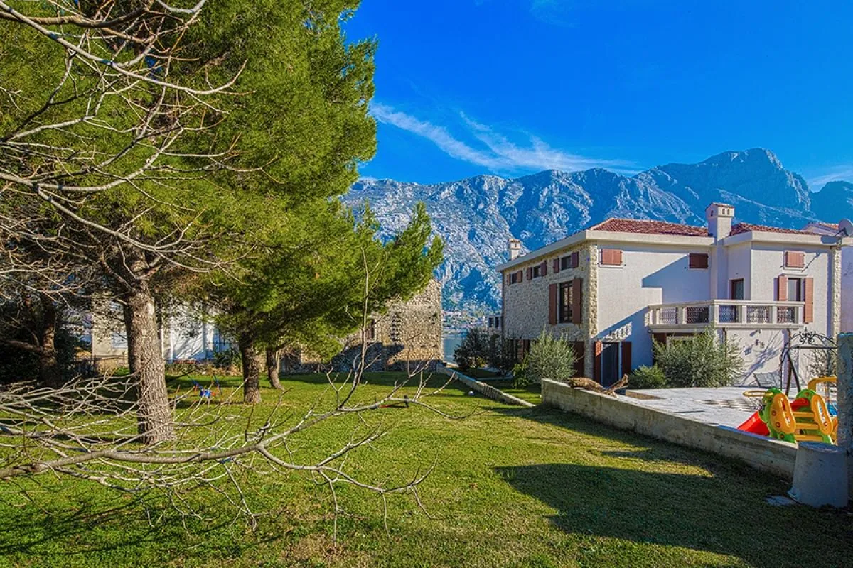 Sale, house, 497m², Prčanj, Kotor
