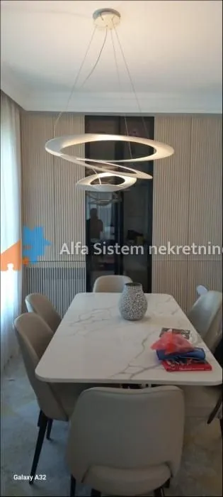 Izdavanje, trosoban stan, 92m², Savski Venac, Beograd