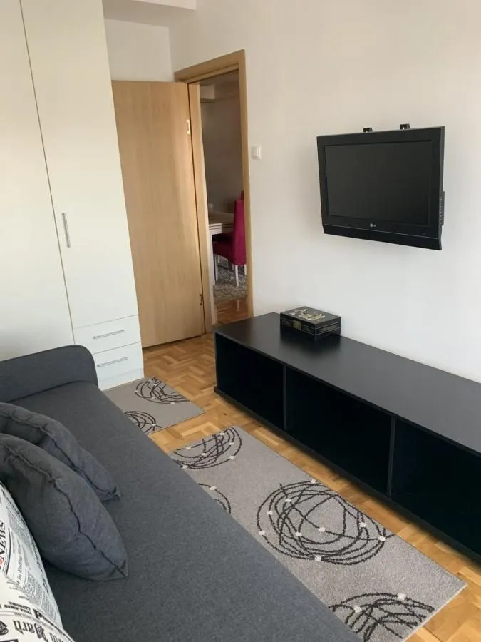 Izdavanje, jednosoban stan, 52m², Centar, Niš