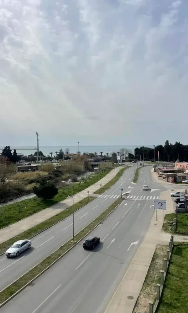 Izdavanje, jednosoban stan, 40m², Ilino, Bar