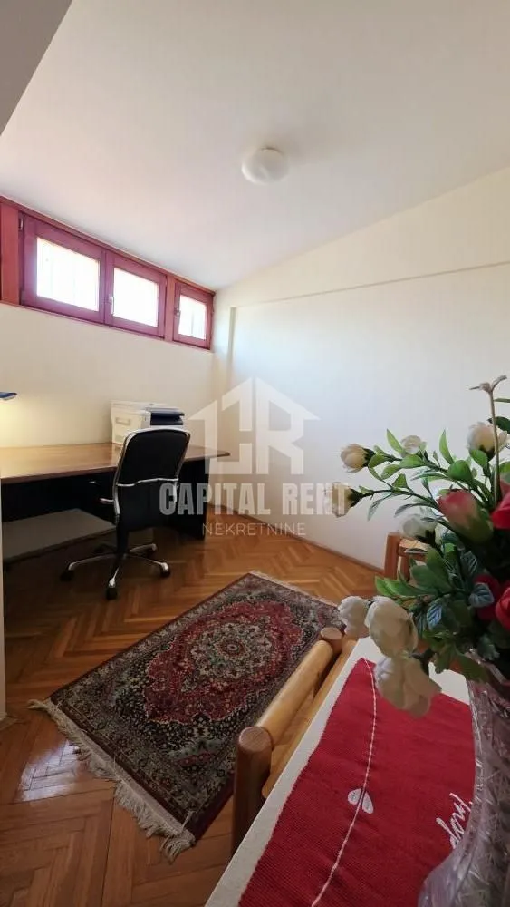 Izdavanje, četvorosoban stan, 120m², Stari Grad, Beograd