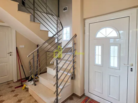 Izdavanje, kuća, 130m², Dahna, Podgorica - image 5