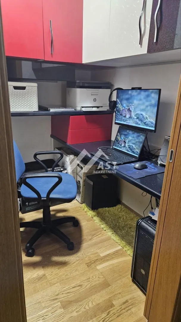 Izdavanje, četvorosoban stan, 126m², Grbavica, Novi Sad Sve Podlokacije