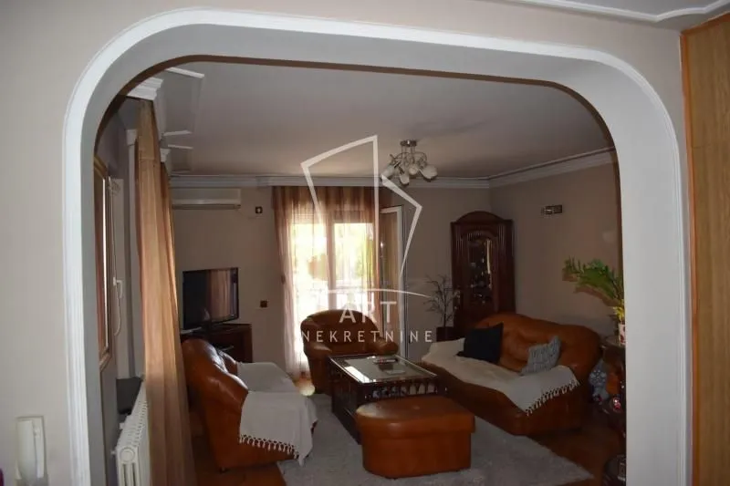 Prodaja, kuća, 336m², Jajinci, Voždovac Sve Podlokacije