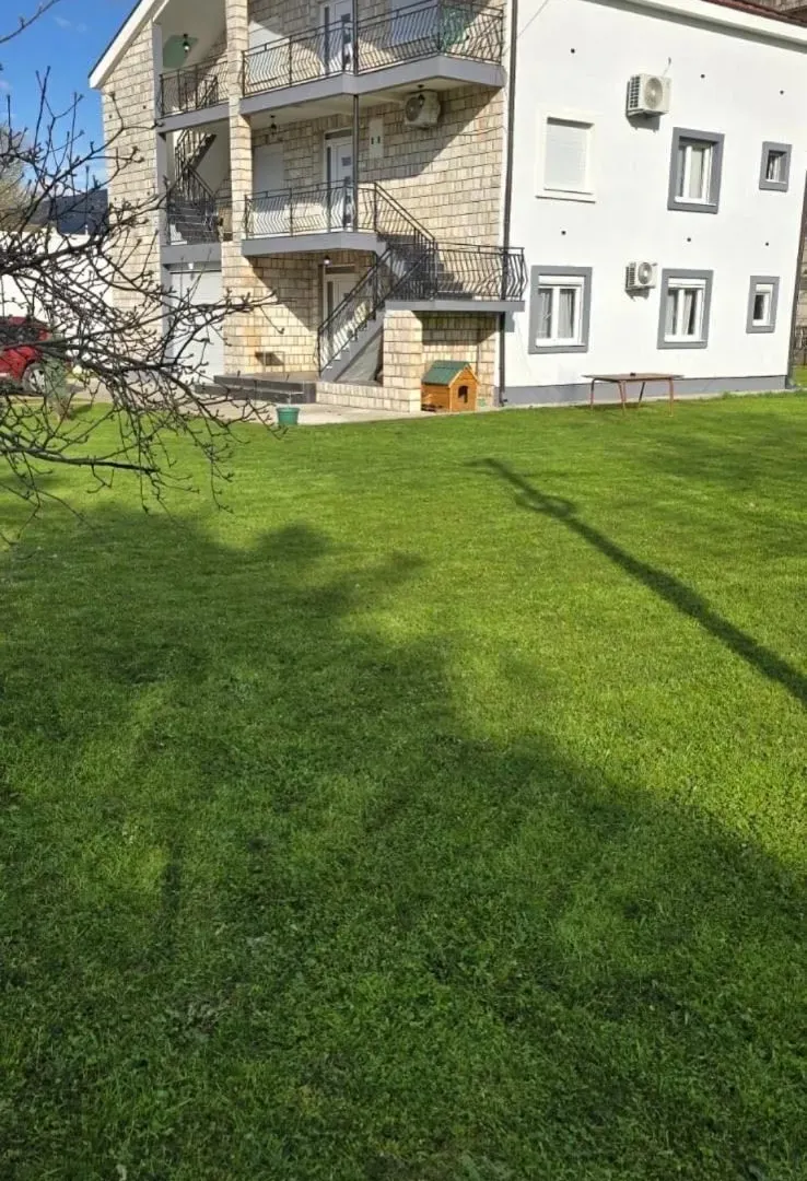 Rent, house, 360m², Zagorič, Podgorica
