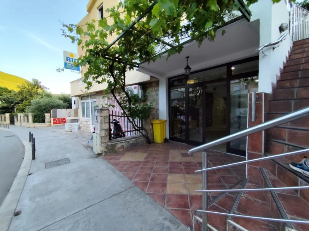 Izdavanje, poslovni prostor, 60m², Babilonija, Budva