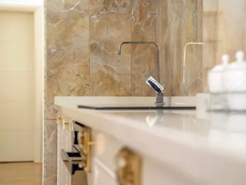 Izdavanje, trosoban stan, 150m², Dukley Gardens, Budva - image 6