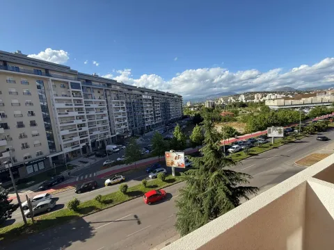 Izdavanje, dvosoban stan, 74m², Central Point, Podgorica - image 10