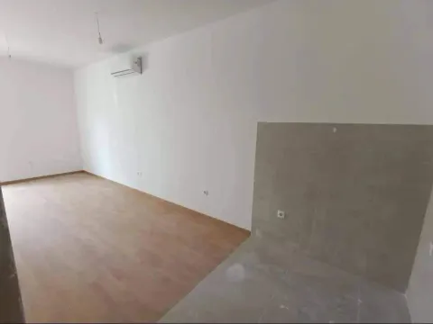 Prodaja, jednosoban stan, 45m², Pobrežje, Podgorica - image 5