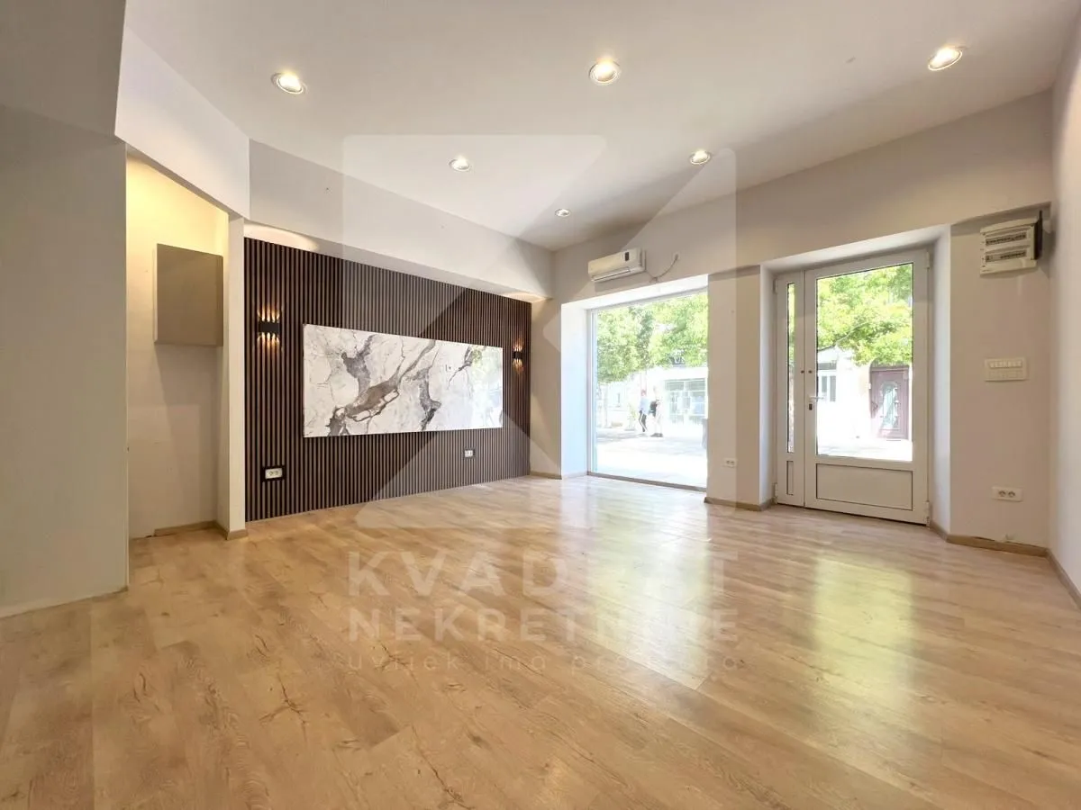 Izdavanje, poslovni prostor, 20m², Centar, Podgorica