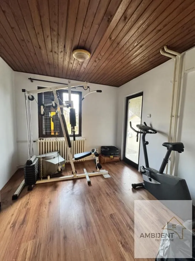 Prodaja, kuća, 203m², Novi Banovci, Stara Pazova