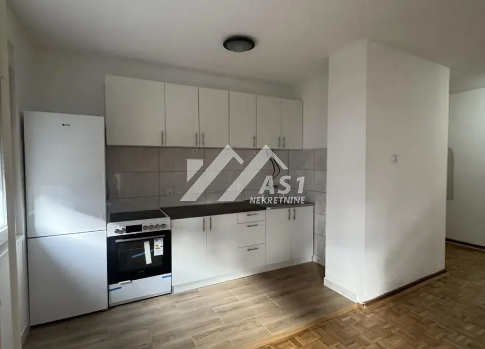 Izdavanje, trosoban stan, 85m², Bulevar Oslobodjenja, Novi Sad Sve Podlokacije