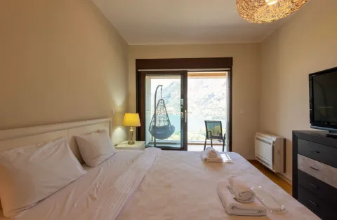 Izdavanje, trosoban stan, 141m², Škaljari, Kotor - image 10