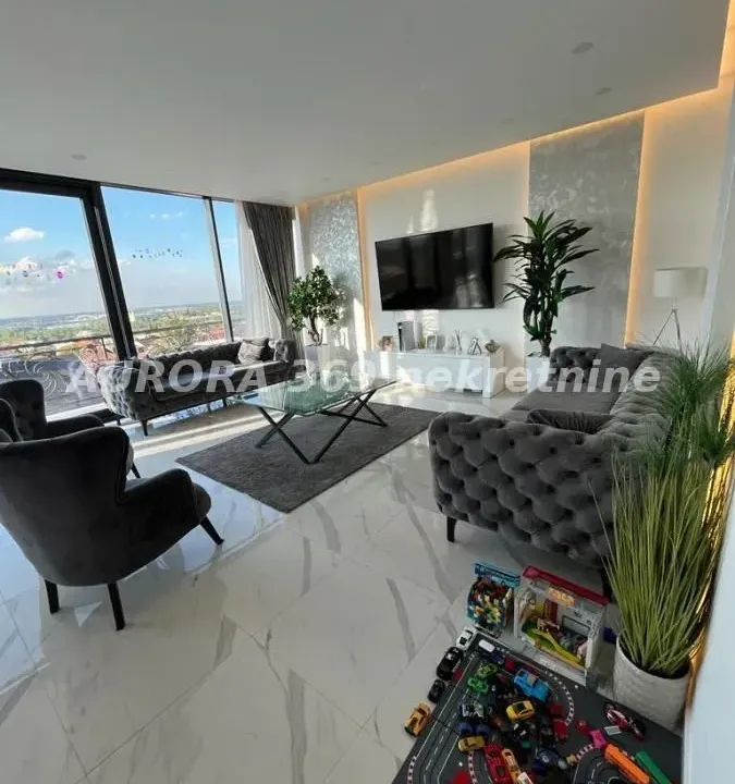 Izdavanje, trosoban stan, 100m², Tatarsko brdo, Petrovaradin