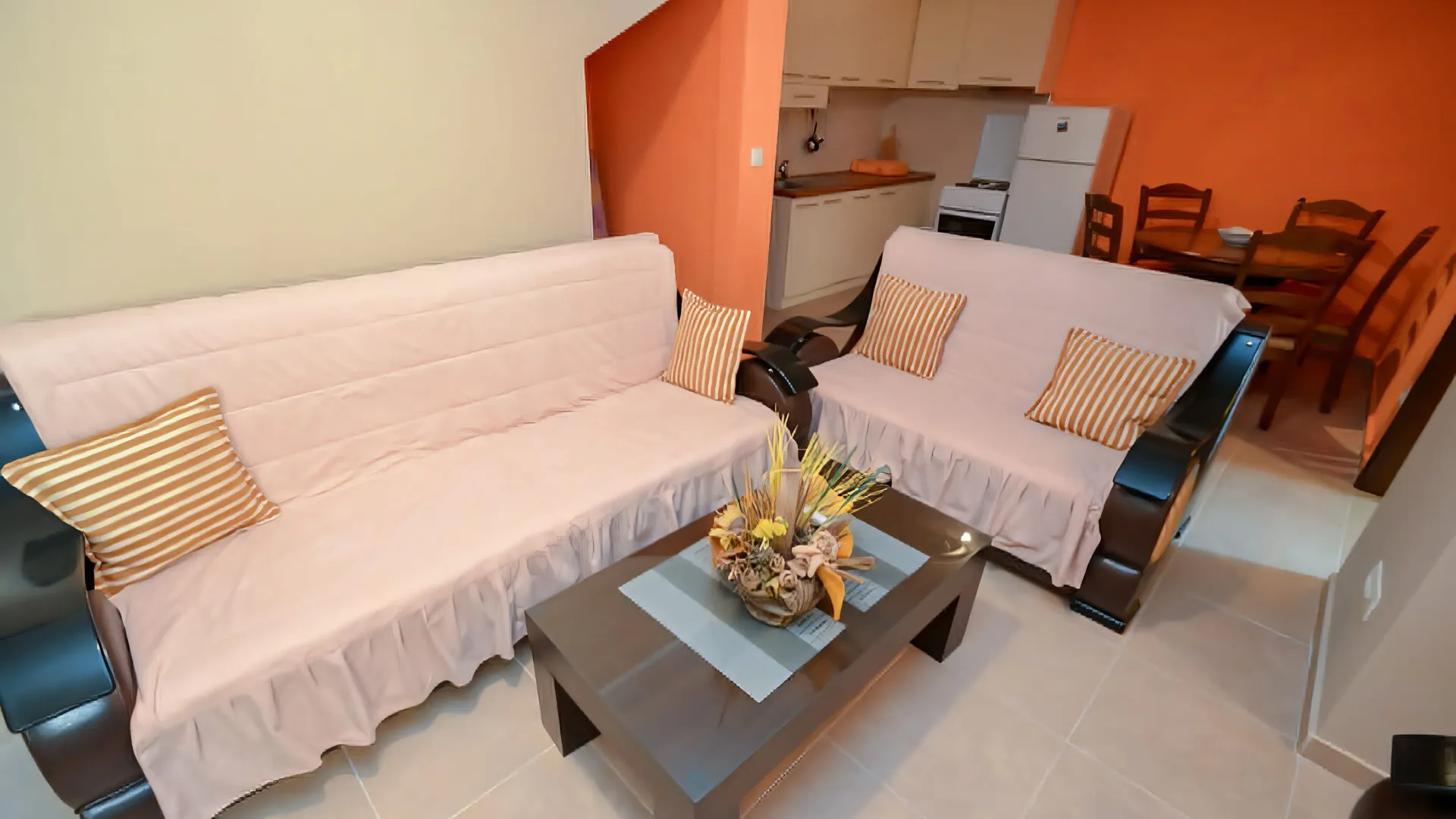 Izdavanje, dvosoban stan, 60m², Bečići, Budva