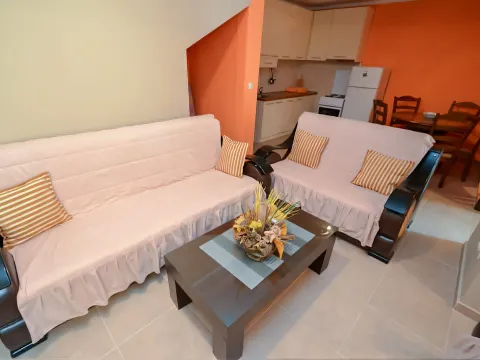 Rent, two bedroom apartment, 60m², Bečići, Budva - image 3
