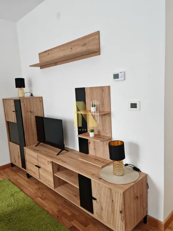 Izdavanje, jednosoban stan, 41m², Petrovaradin, Novi Sad