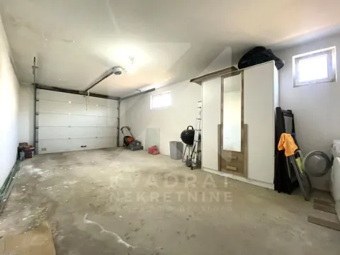 Rent, house, 146m², Tološi, Podgorica - image 19