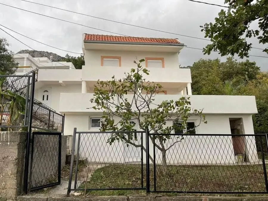 Prodaja, kuća, 180m², Zagrađe, Bar