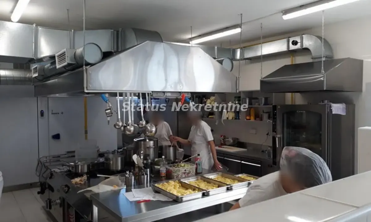 Prodaja, poslovni prostor, 105m², Salajka, Novi Sad Sve Podlokacije