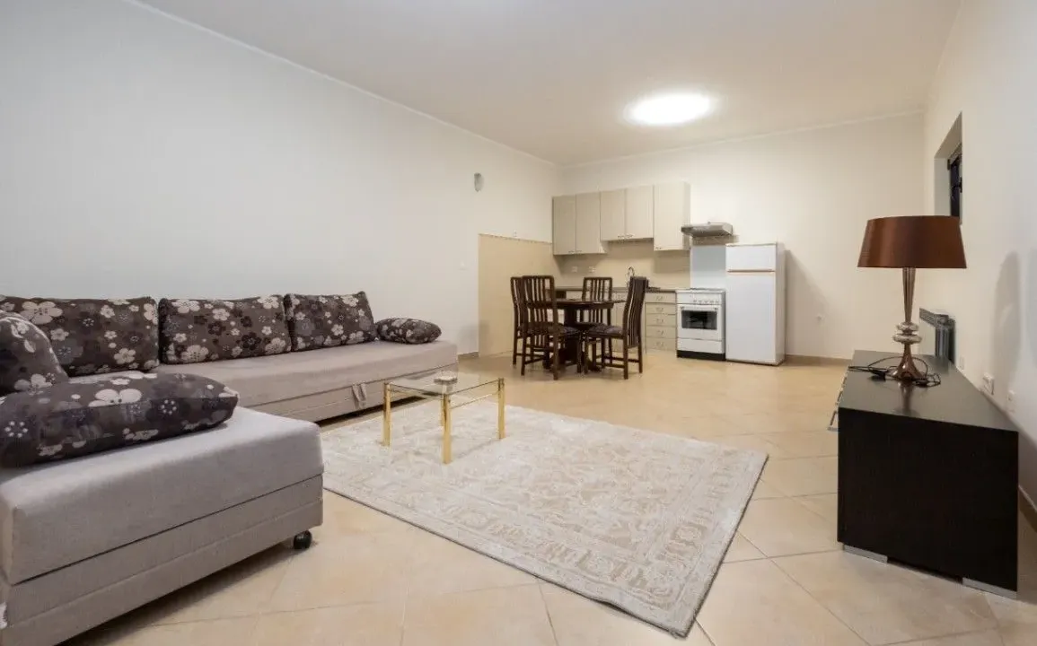 Izdavanje, jednosoban stan, 70m², Gorica C, Podgorica