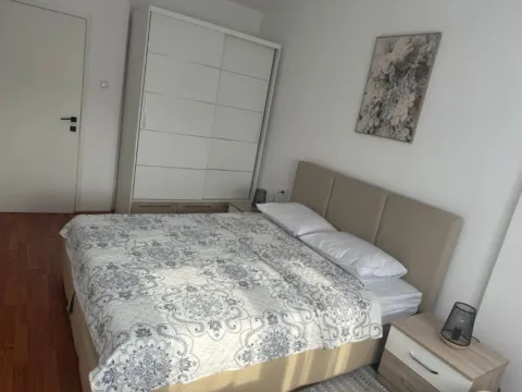 Rent, two bedroom apartment, 70m², Tivat, Crna Gora - image 3