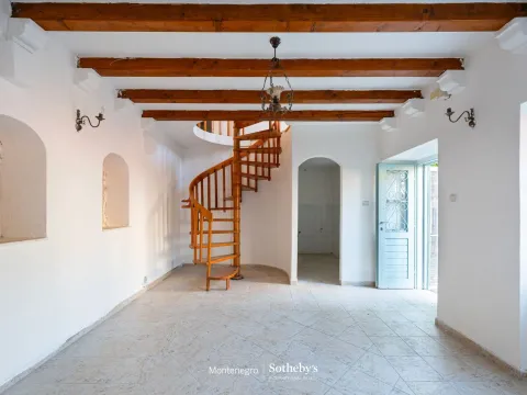 Sale, two bedroom apartment, 163m², Stari Grad Kotor, Kotor - image 4