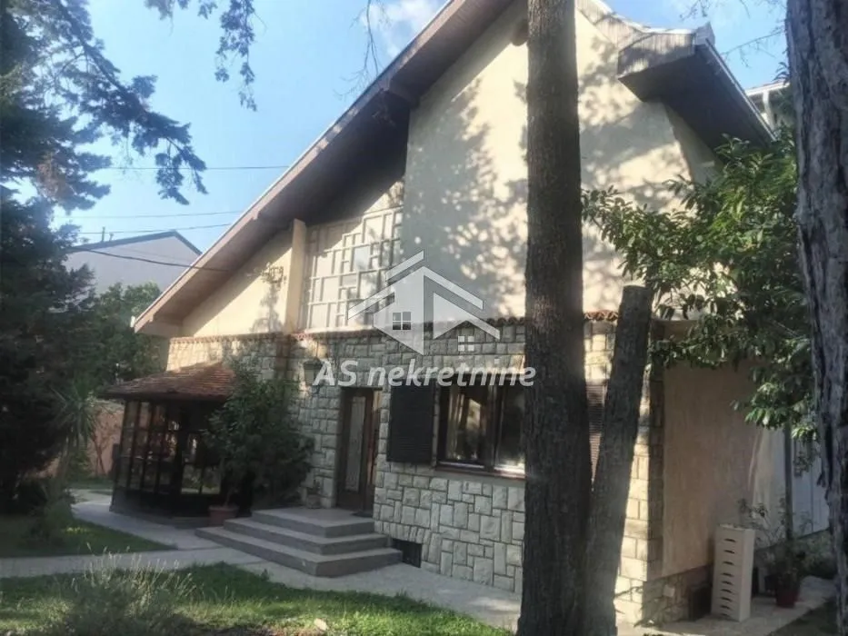 Izdavanje, trosoban stan, 100m², Savski Venac, Beograd
