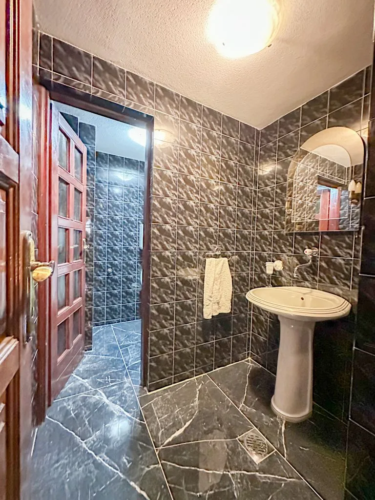 Izdavanje, kuća, 250m², Gorica C, Podgorica