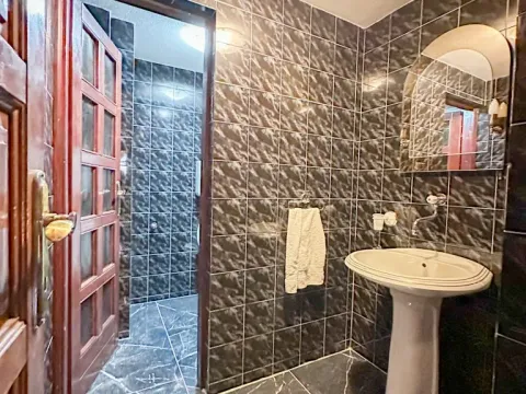 Izdavanje, kuća, 250m², Gorica C, Podgorica - image 14