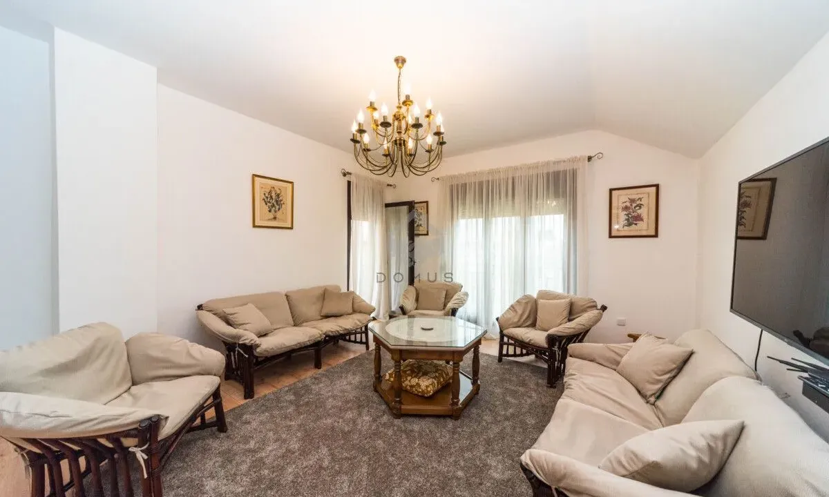 Izdavanje, trosoban stan, 100m², Gornja Gorica, Podgorica