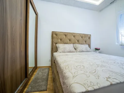 Rent, one bedroom apartment, 45m², Budva, Crna Gora - image 7