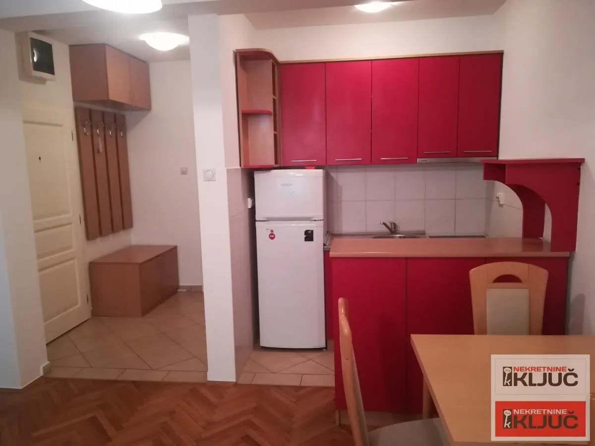 Izdavanje, jednosoban stan, 40m², Grbavica, Novi Sad Sve Podlokacije