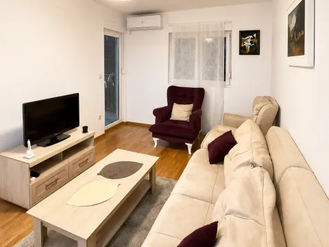Izdavanje, jednosoban stan, 45m², City Kej, Podgorica - image 2