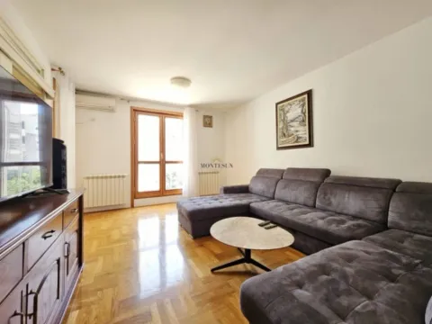 Izdavanje, dvosoban stan, 76m², Centar, Budva