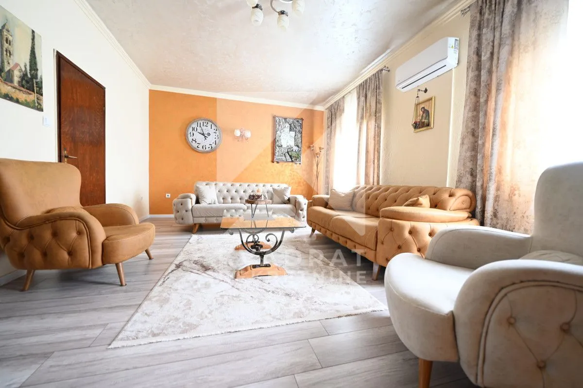 Sale, house, 225m², Tološi, Podgorica